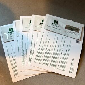 MBR BioChange Neck & Décolleté Cream Sample Packets - White & Green